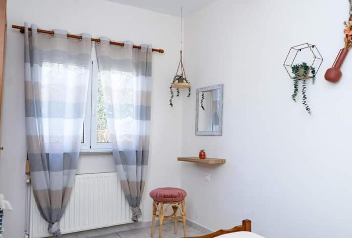 House Beside Lemon Tree Semesterbostad